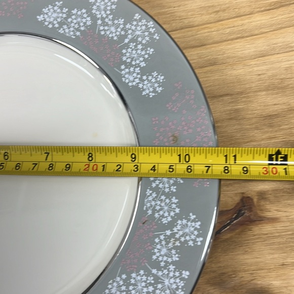 Set of 3 Castleton Lace China Plates - Picture 9 of 9